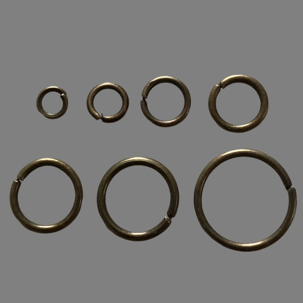 7 Bronzed rings in different sizes, model boat and craft fittings