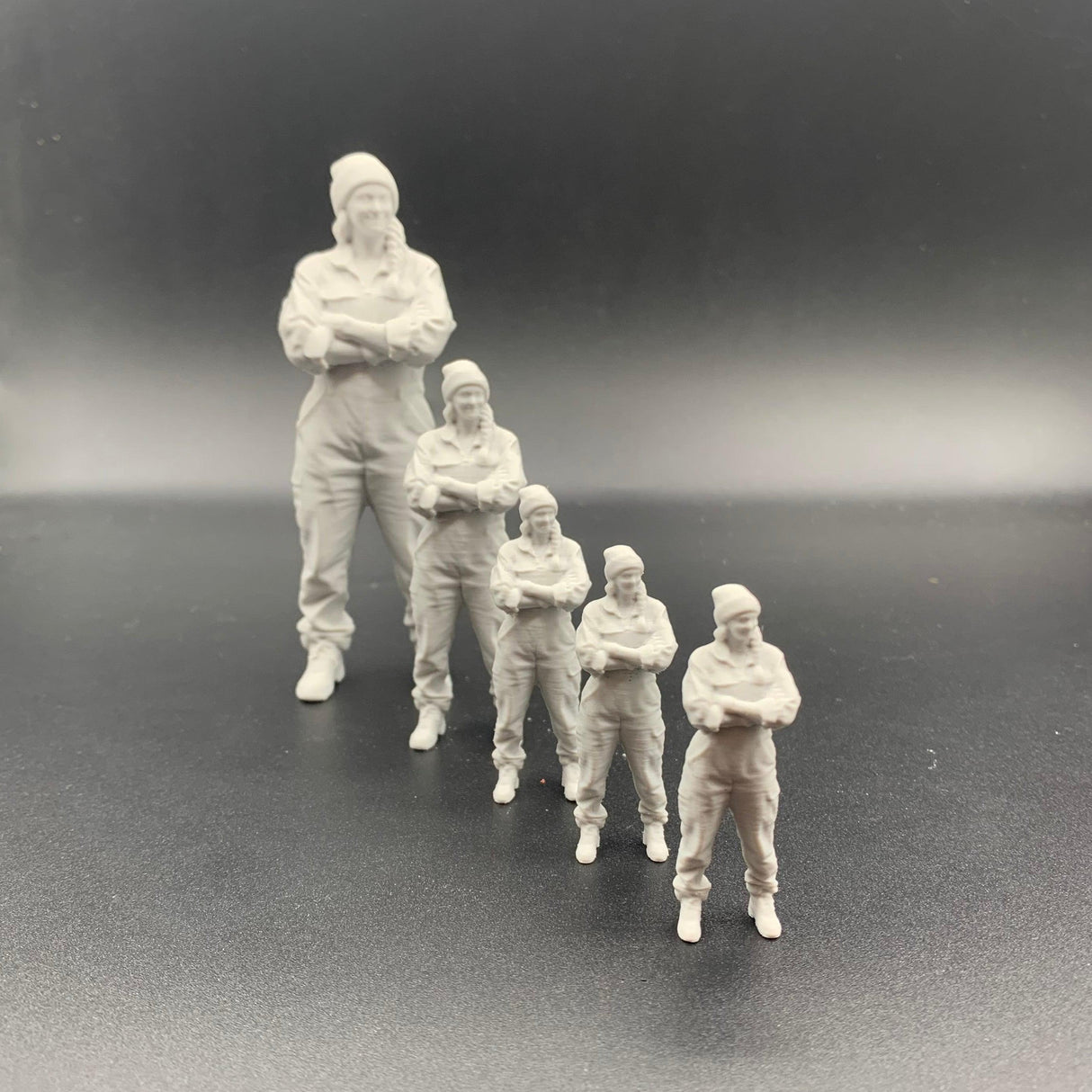 5 different size crew figures to show scale