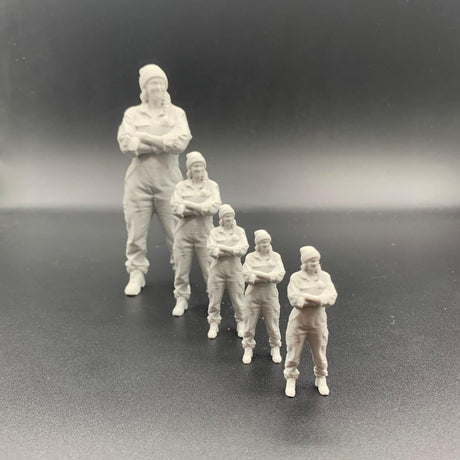 5 different size crew figures to show scale